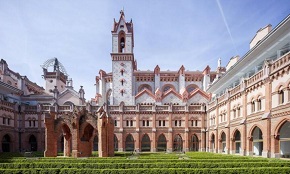 科米利亚斯主教大学