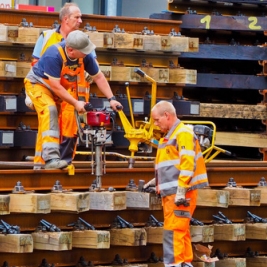 双元制-道路工人